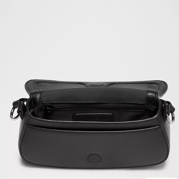 Lululemon Leather Alternative Mini Bag 1.2L - Picture 4 of 4